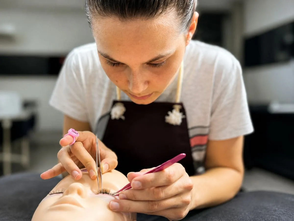 Curso de extensão de cílios Amor Sui Academy